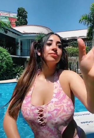 5. Hot Ana Daniela Martínez Buenrostro Shows Cleavage in Swimsuit at the Swimming Pool