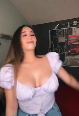 3. Beautiful Ana Daniela Martínez Buenrostro Shows Cleavage in Sexy White Crop Top