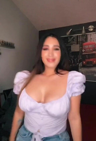 4. Beautiful Ana Daniela Martínez Buenrostro Shows Cleavage in Sexy White Crop Top