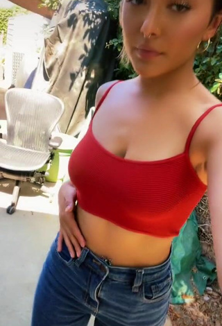2. Sexy Hailey Orona Shows Cleavage in Red Crop Top