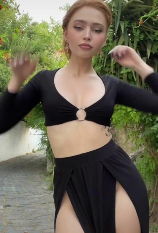 2. Beautiful riwww Shows Cleavage in Sexy Black Crop Top