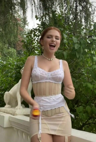 2. Sexy riwww Shows Cleavage in Beige Corset