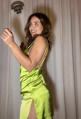 5. Hot Rafa Kalimann Shows Cleavage in Green Dress