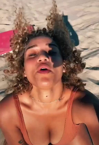 4. Cute Salah Brooks Shows Cleavage in Bikini Top at the Beach