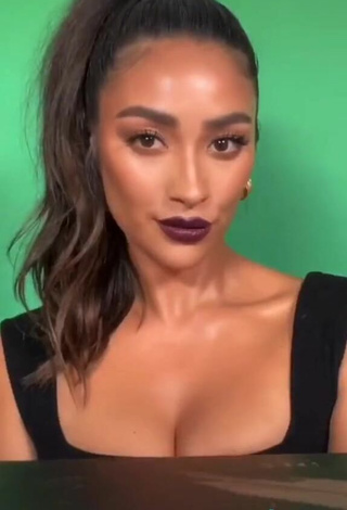 6. Sexy Shay Mitchell Shows Cleavage