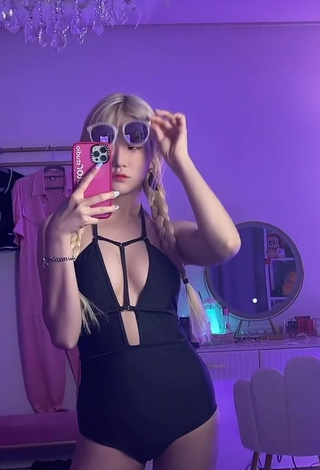5. Sexy Sia Jiwoo in Black Swimsuit