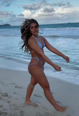 3. Beautiful Sienna Mae Gomez Shows Butt at the Beach