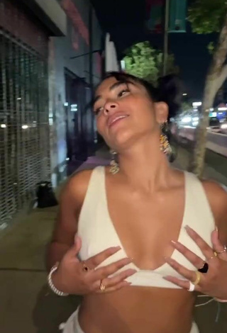 3. Sexy Sienna Mae Gomez in White Bra while Twerking