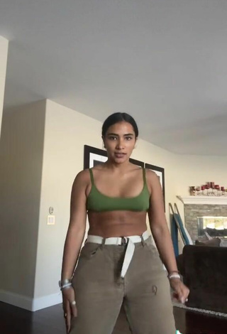 3. Sweetie Sienna Mae Gomez in Green Bra and Bouncing Boobs