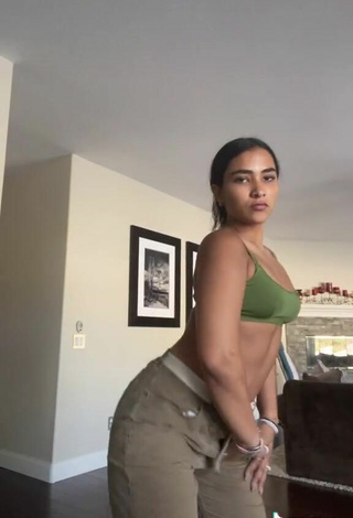 5. Sweetie Sienna Mae Gomez in Green Bra and Bouncing Boobs