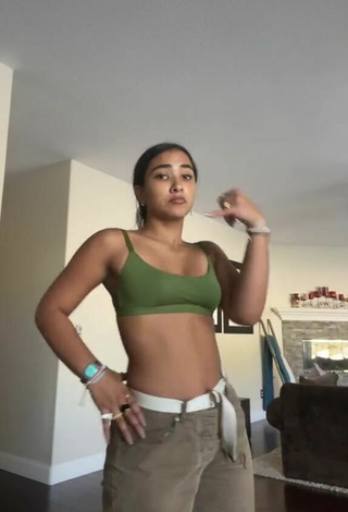 6. Sweetie Sienna Mae Gomez in Green Bra and Bouncing Boobs