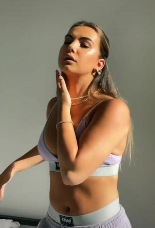 1. Sexy Sarah-Jade Bleau in Sport Bra and Boobs Bouncing