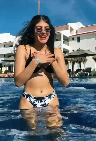 4. Alluring Sofia Mata in Erotic Bikini in the Pool