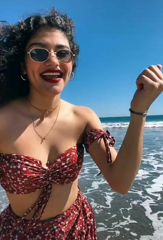 6. Hottie Sofia Mata in Crop Top at the Beach
