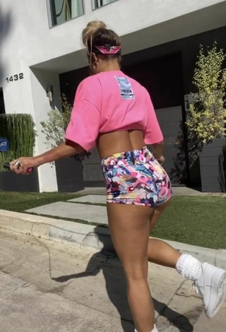3. Amazing Sommer Ray Shows Butt