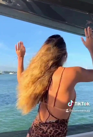 5. Beautiful Sommer Ray Shows Butt