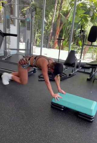 3. Cute Sommer Ray Shows Butt while doing Sports Exercises