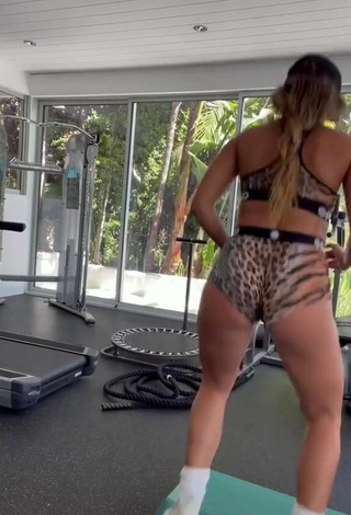 4. Cute Sommer Ray Shows Butt while doing Sports Exercises
