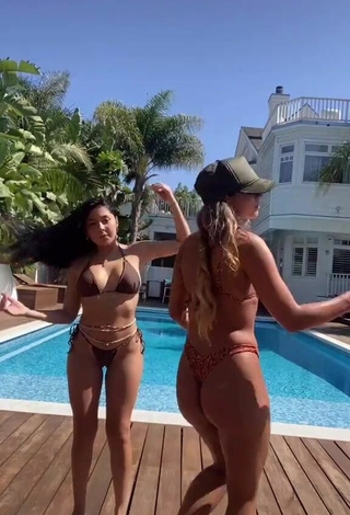 1. Sexy Sommer Ray Shows Butt