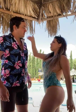 2. Sexy Lizbeth Rodríguez Shows Butt