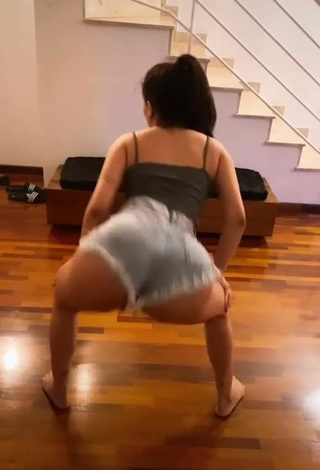 1. Hot Tainá Costa Shows Butt while Twerking