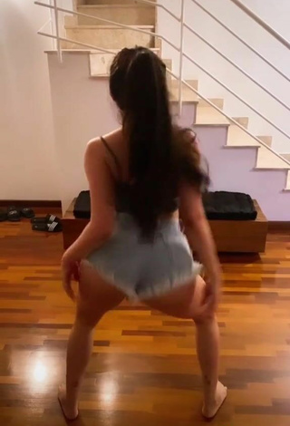 4. Hot Tainá Costa Shows Butt while Twerking
