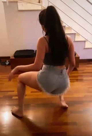 5. Hot Tainá Costa Shows Butt while Twerking