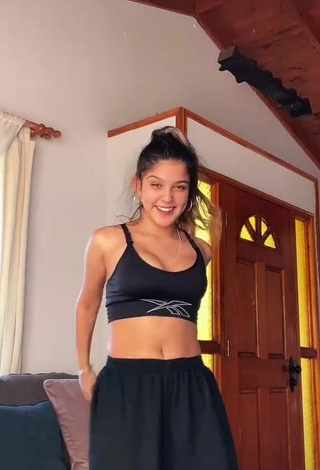 2. Hot Tati Fernández in Black Sport Bra