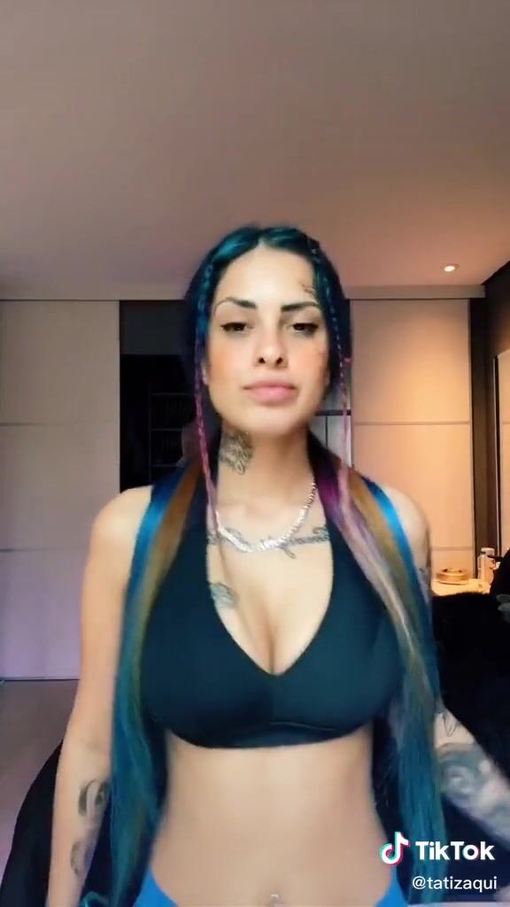 Seductive MC Tati Zaqui Shows Cleavage Sexyfilter Com