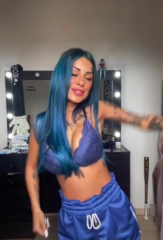 5. Sexy MC Tati Zaqui in Violet Bra