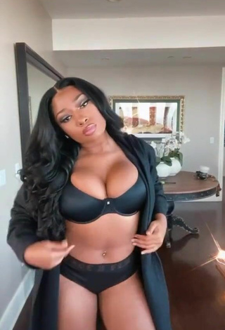 Hot Megan Thee Stallion Shows Cleavage