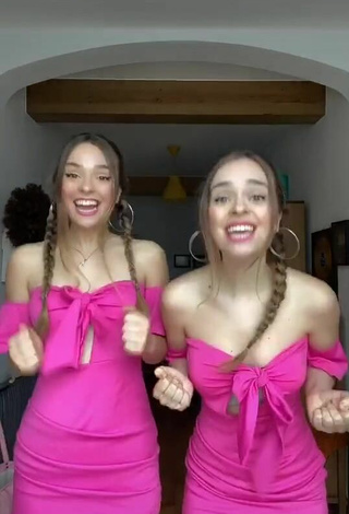 Sexy Aitana & Paula Etxeberria without Bra
