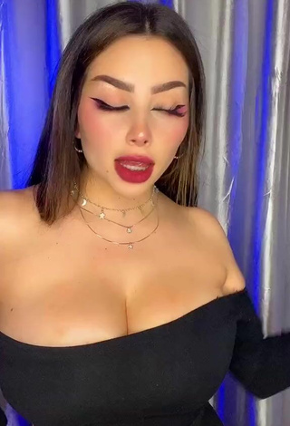 3. Vai Monroe is Showing Attractive Cleavage and Bouncing Boobs