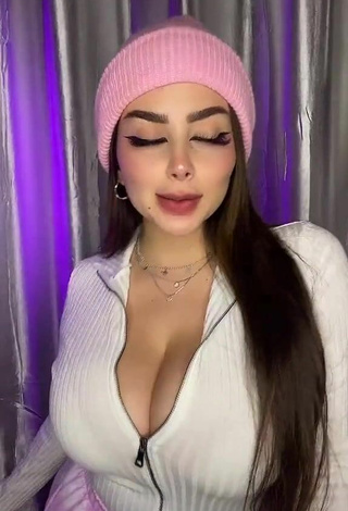 2. Vai Monroe is Showing Seductive Cleavage and Boobs Bouncing