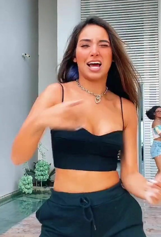 4. Sweetie Vanessa Lopes Shows Cleavage and Bouncing Tits