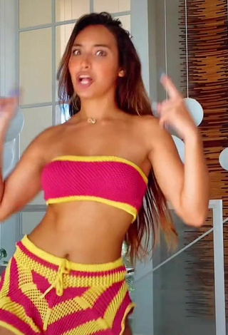 4. Sexy Vanessa Lopes in Tube Top