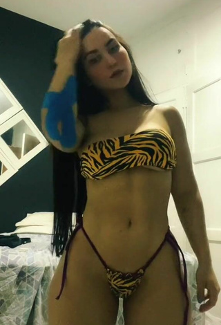 2. Sexy Victoria Matosa Shows Butt