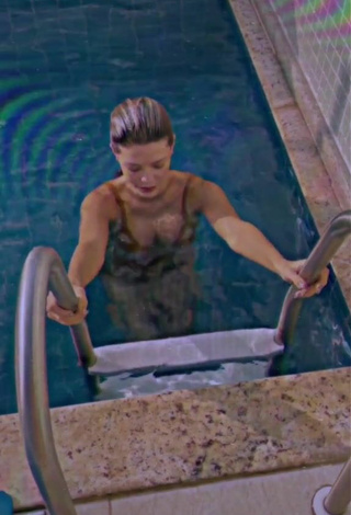 2. Sexy Vitória Strada in Bikini in the Swimming Pool