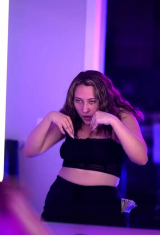 4. Sexy Brooklynne Webb in Black Crop Top and Tits Bouncing