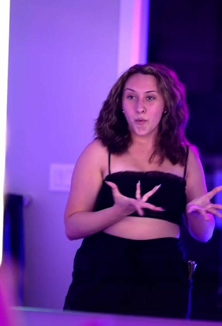 5. Sexy Brooklynne Webb in Black Crop Top and Tits Bouncing