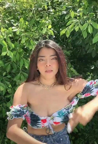 Wonderful Zacil Jimenez Shows Cleavage and Bouncing Boobs