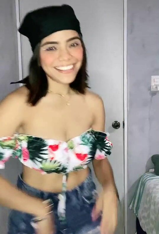 1. Sweetie Zacil Jimenez in Crop Top and Boobs Bouncing
