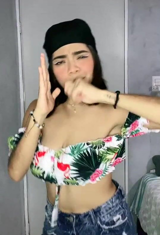 6. Sweetie Zacil Jimenez in Crop Top and Boobs Bouncing