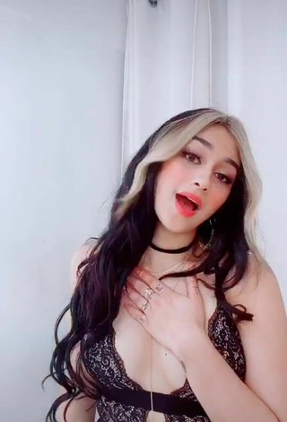6. Sexy Zeinab Harake