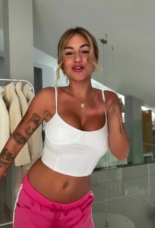 3. Beautiful Abril Cols Shows Cleavage in Sexy White Crop Top