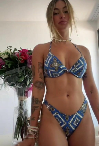Abril Cols Looks Sweetie in Bikini