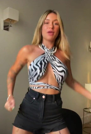 2. Amazing Abril Cols Shows Cleavage in Hot Zebra Crop Top