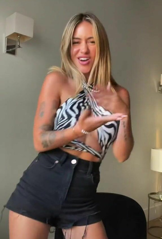 3. Amazing Abril Cols Shows Cleavage in Hot Zebra Crop Top