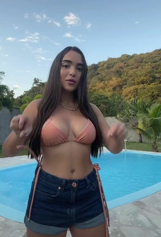 Erotic Aline Borges Shows Cleavage in Peach Bikini Top while Twerking