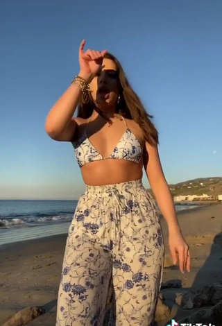 3. Gorgeous Amanda Díaz in Alluring Bikini Top at the Beach